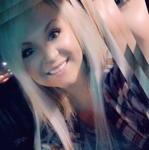 Meet your Posher, April lynn